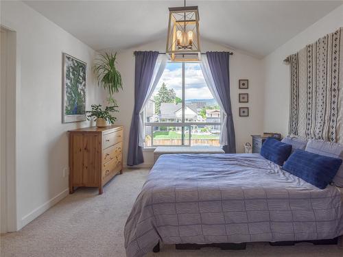 104-337 Hastings Avenue, Penticton, BC - Indoor Photo Showing Bedroom