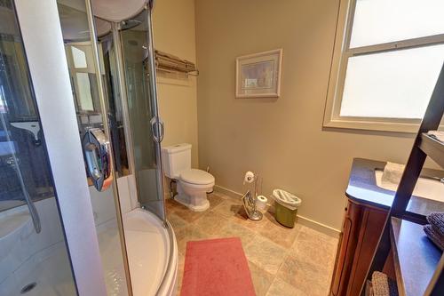 8705 Road 22 Road, Oliver, BC - Indoor Photo Showing Bathroom