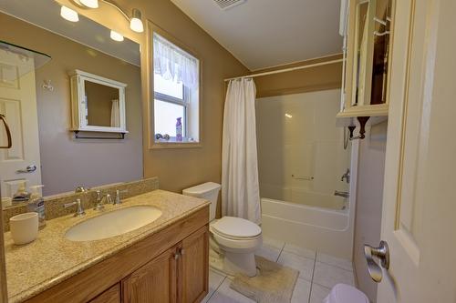 8705 Road 22 Road, Oliver, BC - Indoor Photo Showing Bathroom