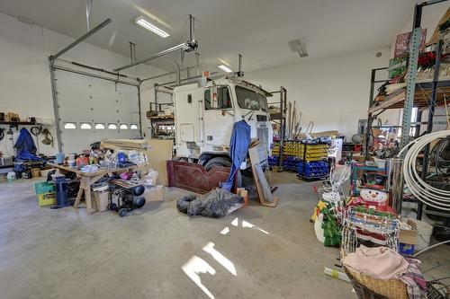 8705 Road 22 Road, Oliver, BC - Indoor Photo Showing Garage