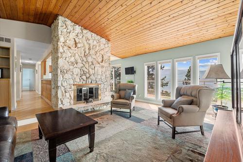 4155 Ponderosa Drive, Peachland, BC - Indoor Photo Showing Living Room With Fireplace