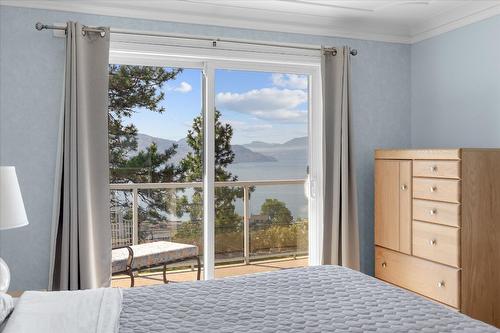 4155 Ponderosa Drive, Peachland, BC - Indoor Photo Showing Bedroom