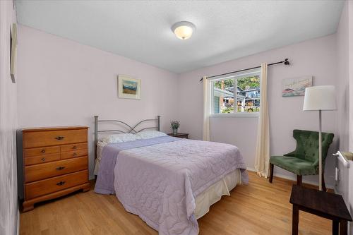 4155 Ponderosa Drive, Peachland, BC - Indoor Photo Showing Bedroom