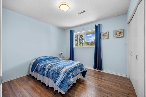 4155 Ponderosa Drive, Peachland, BC - Indoor Photo Showing Bedroom