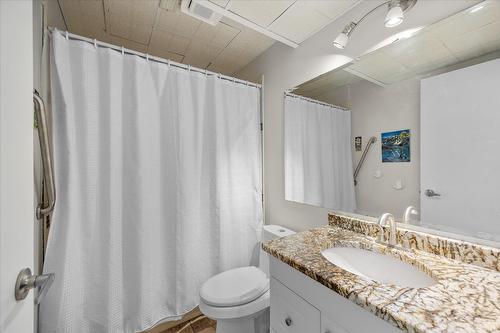 4155 Ponderosa Drive, Peachland, BC - Indoor Photo Showing Bathroom