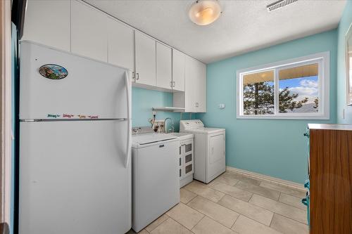 4155 Ponderosa Drive, Peachland, BC - Indoor Photo Showing Laundry Room