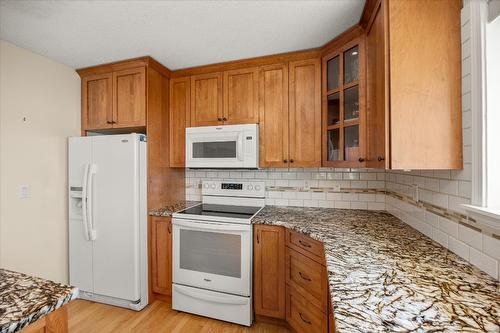 4155 Ponderosa Drive, Peachland, BC - Indoor Photo Showing Kitchen