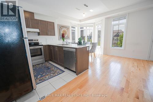 2 - 62 Preston Meadow Avenue, Mississauga (Hurontario), ON - Indoor Photo Showing Kitchen