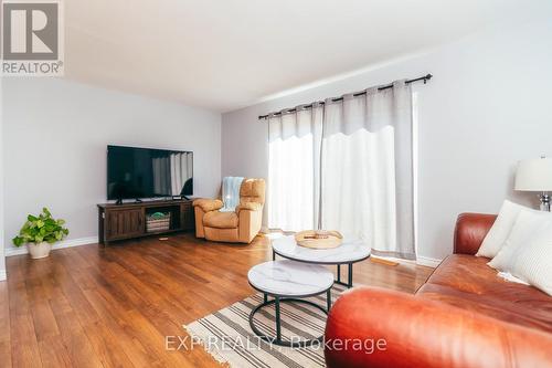 13 - 302 Vine Street, St. Catharines, ON - Indoor Photo Showing Living Room