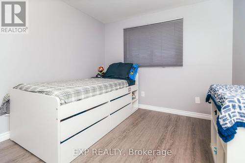 13 - 302 Vine Street, St. Catharines, ON - Indoor Photo Showing Bedroom