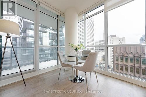 1102 - 30 Roehampton Avenue, Toronto (Mount Pleasant West), ON - Indoor Photo Showing Dining Room