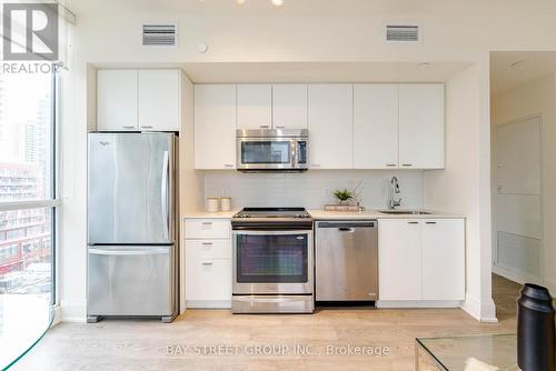 1102 - 30 Roehampton Avenue, Toronto (Mount Pleasant West), ON - Indoor Photo Showing Kitchen With Stainless Steel Kitchen