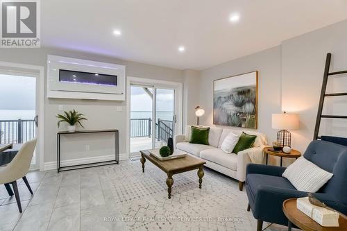 53 Windemere Road, Hamilton (Stoney Creek), ON - Indoor Photo Showing Living Room