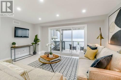 53 Windemere Road, Hamilton (Stoney Creek), ON - Indoor Photo Showing Living Room