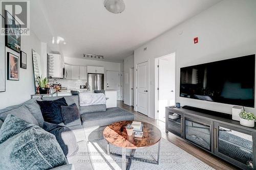 301 - 2605 Binbrook Road, Hamilton (Binbrook), ON - Indoor Photo Showing Living Room