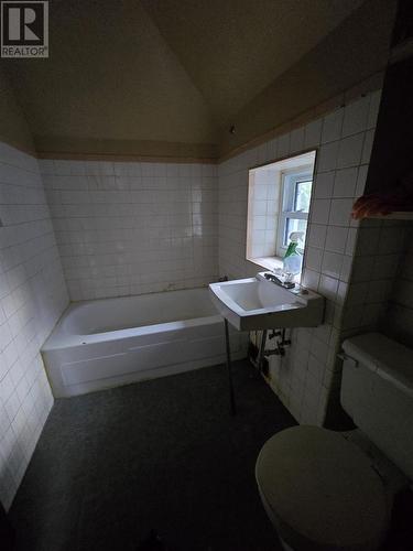 136 Biggings Ave, Sault Ste Marie, ON - Indoor Photo Showing Bathroom