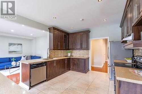 5914 Long Valley Road, Mississauga (Churchill Meadows), ON - Indoor Photo Showing Kitchen