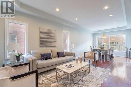 5914 Long Valley Road, Mississauga (Churchill Meadows), ON - Indoor Photo Showing Living Room