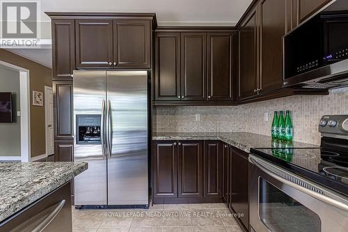 32 Tatra Crescent, Brampton (Bram West), ON - Indoor Photo Showing Kitchen With Upgraded Kitchen