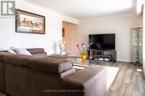 6776 Margaret Street, Niagara Falls, ON - Indoor Photo Showing Living Room