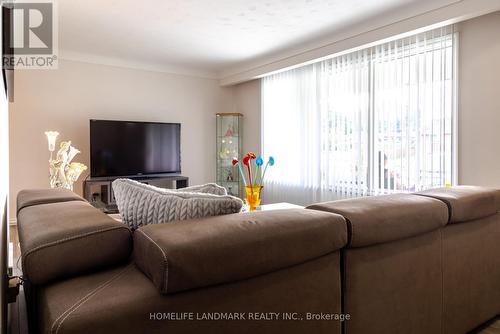 6776 Margaret Street, Niagara Falls, ON - Indoor Photo Showing Living Room