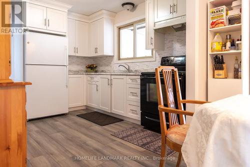 6776 Margaret Street, Niagara Falls, ON - Indoor Photo Showing Kitchen