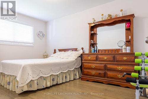 6776 Margaret Street, Niagara Falls, ON - Indoor Photo Showing Bedroom