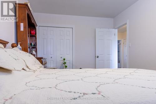 6776 Margaret Street, Niagara Falls, ON - Indoor Photo Showing Bedroom