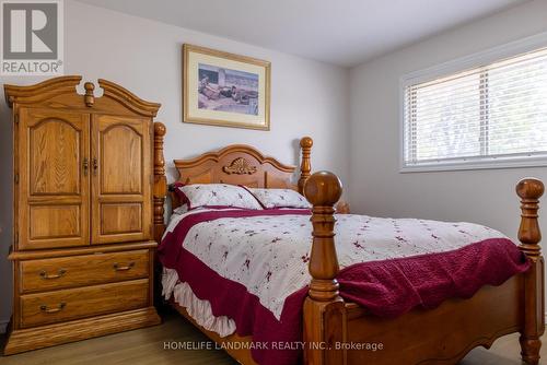 6776 Margaret Street, Niagara Falls, ON - Indoor Photo Showing Bedroom