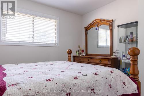 6776 Margaret Street, Niagara Falls, ON - Indoor Photo Showing Bedroom