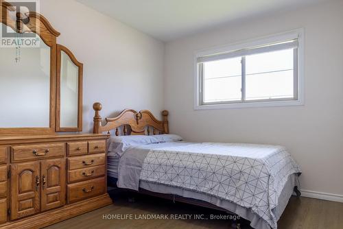 6776 Margaret Street, Niagara Falls, ON - Indoor Photo Showing Bedroom