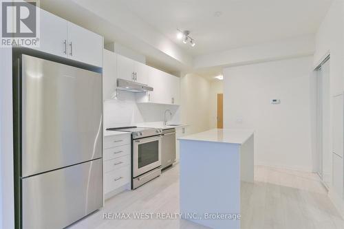 201 - 8960 Jane Street, Vaughan, ON - Indoor Photo Showing Kitchen