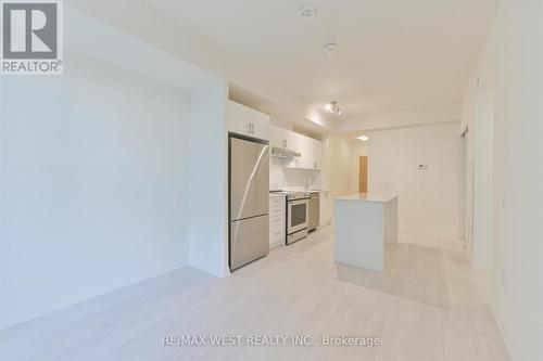 201 - 8960 Jane Street, Vaughan, ON - Indoor Photo Showing Kitchen