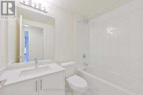 201 - 8960 Jane Street, Vaughan, ON - Indoor Photo Showing Bathroom