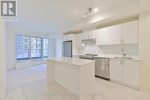 201 - 8960 Jane Street, Vaughan, ON - Indoor Photo Showing Kitchen With Upgraded Kitchen