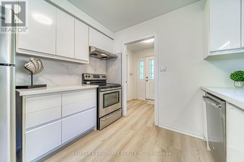 113 Fred Varley Drive W, Markham, ON - Indoor Photo Showing Kitchen