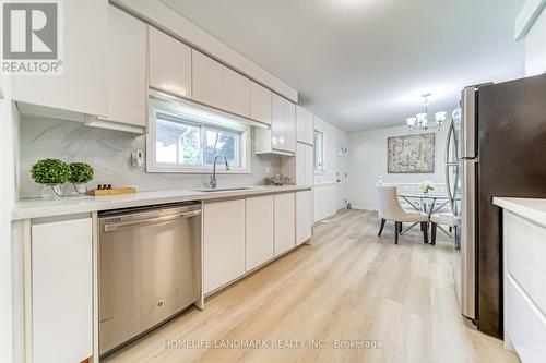 113 Fred Varley Drive W, Markham, ON - Indoor Photo Showing Kitchen