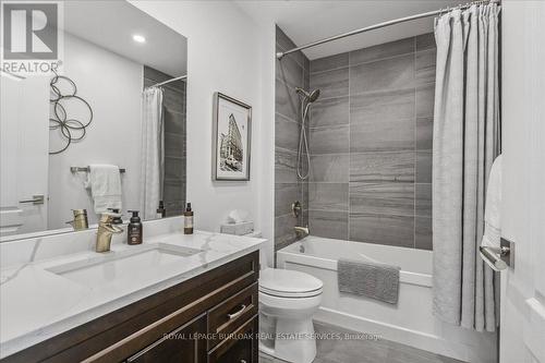 404 - 34 Plains Road E, Burlington (Lasalle), ON - Indoor Photo Showing Bathroom