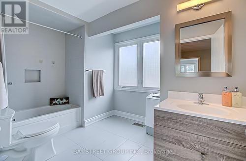 2104 Mayflower Boulevard, Oakville (River Oaks), ON - Indoor Photo Showing Bathroom