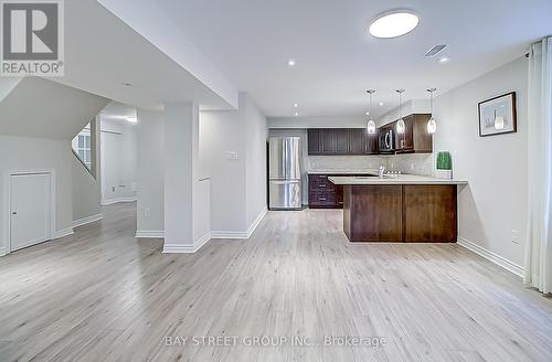 2104 Mayflower Boulevard, Oakville (River Oaks), ON - Indoor Photo Showing Kitchen