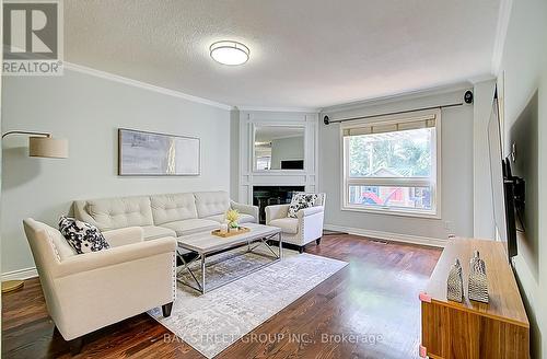 2104 Mayflower Boulevard, Oakville (River Oaks), ON - Indoor Photo Showing Living Room