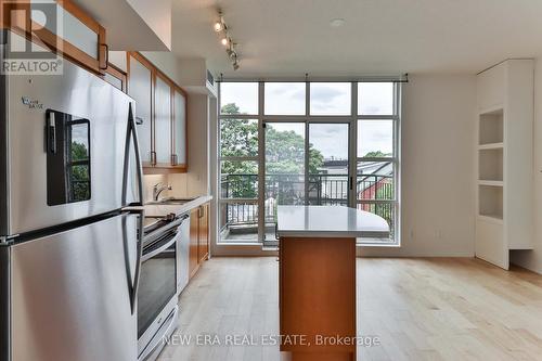 426 - 901 Queen Street W, Toronto (Niagara), ON - Indoor Photo Showing Kitchen