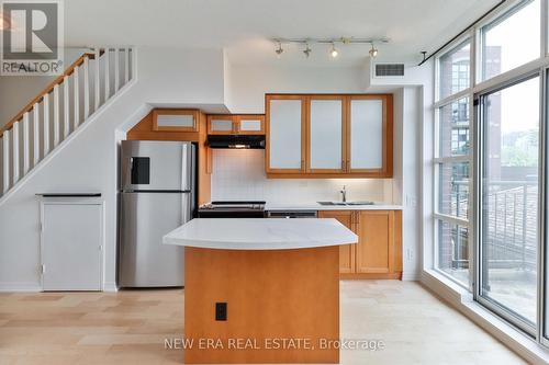 426 - 901 Queen Street W, Toronto (Niagara), ON - Indoor Photo Showing Kitchen With Double Sink