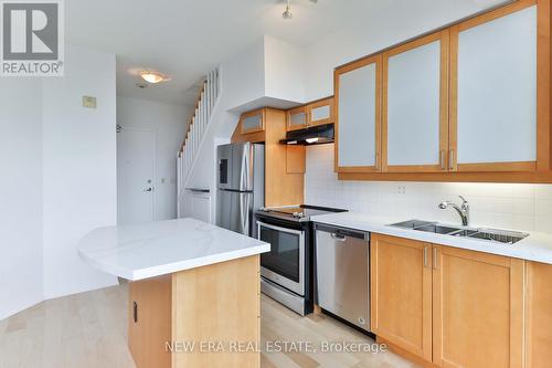 426 - 901 Queen Street W, Toronto (Niagara), ON - Indoor Photo Showing Kitchen With Double Sink