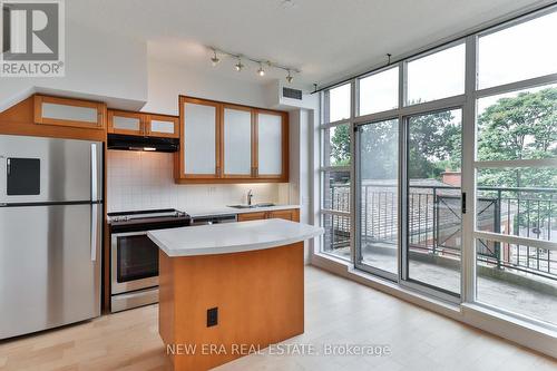 426 - 901 Queen Street W, Toronto (Niagara), ON - Indoor Photo Showing Kitchen