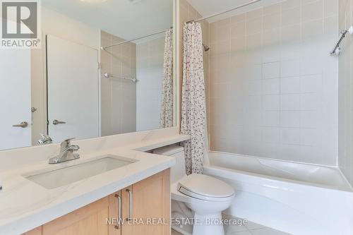 426 - 901 Queen Street W, Toronto (Niagara), ON - Indoor Photo Showing Bathroom