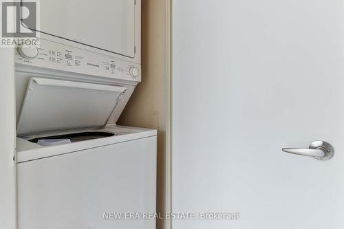 426 - 901 Queen Street W, Toronto (Niagara), ON - Indoor Photo Showing Laundry Room