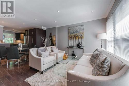 Th2 - 360 R Dundas Street E, Toronto (Moss Park), ON - Indoor Photo Showing Living Room