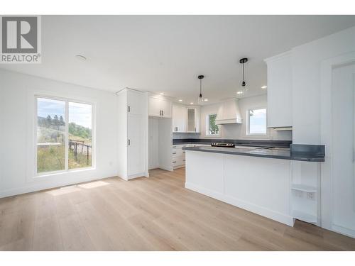 4777 Rockface Road, Kelowna, BC - Indoor Photo Showing Kitchen