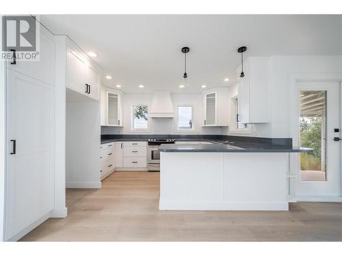 4777 Rockface Road, Kelowna, BC - Indoor Photo Showing Kitchen With Upgraded Kitchen